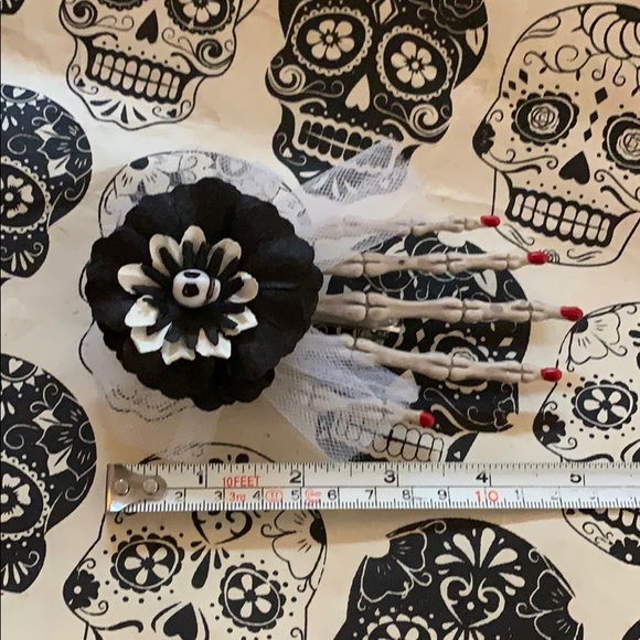 Skeleton hand hair clip skull Halloween accessory Day of Dead Dia de Muertos - Picture 12 of 16